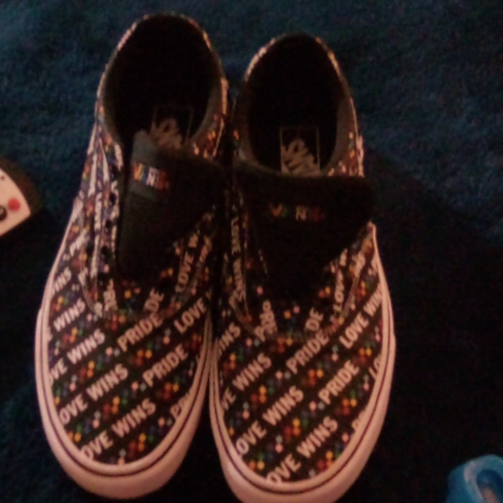 Vans LGBT size 8 1/2 brandnew